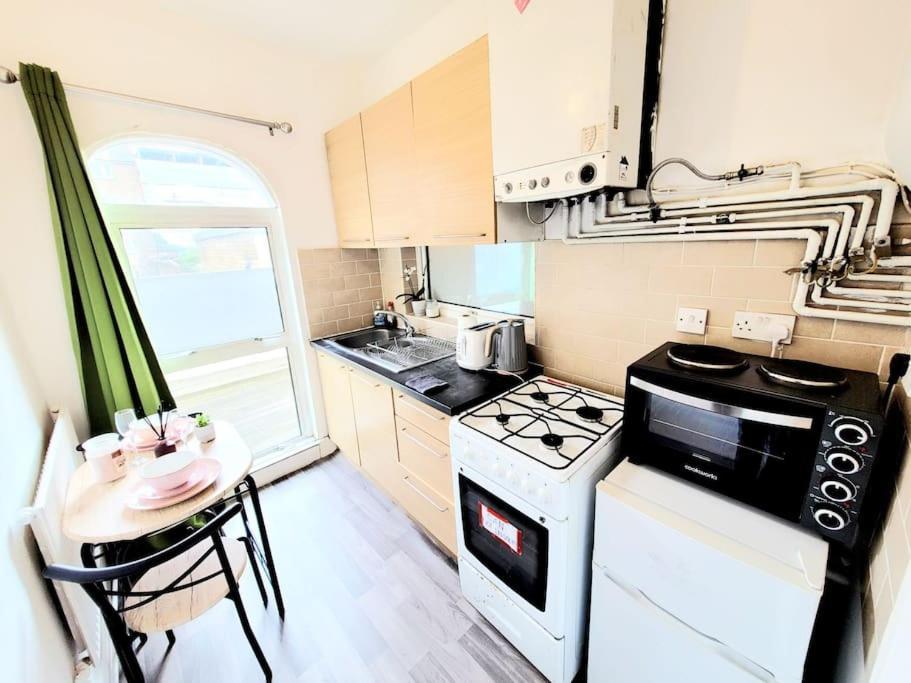 One Bedroom Apartment With A Terrace In Angel لندن المظهر الخارجي الصورة